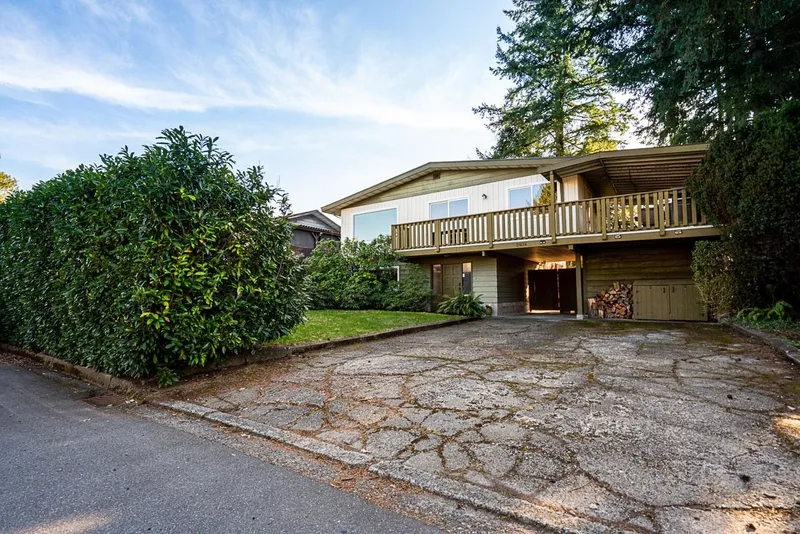 21674 MANOR AVENUE - photo 2 of 25