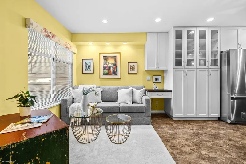 20 15273 24 AVENUE - photo 4 of 25