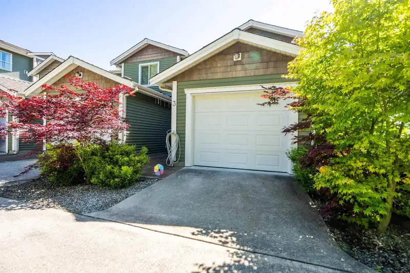 3 624 SHAW ROAD - photo 1 of 16