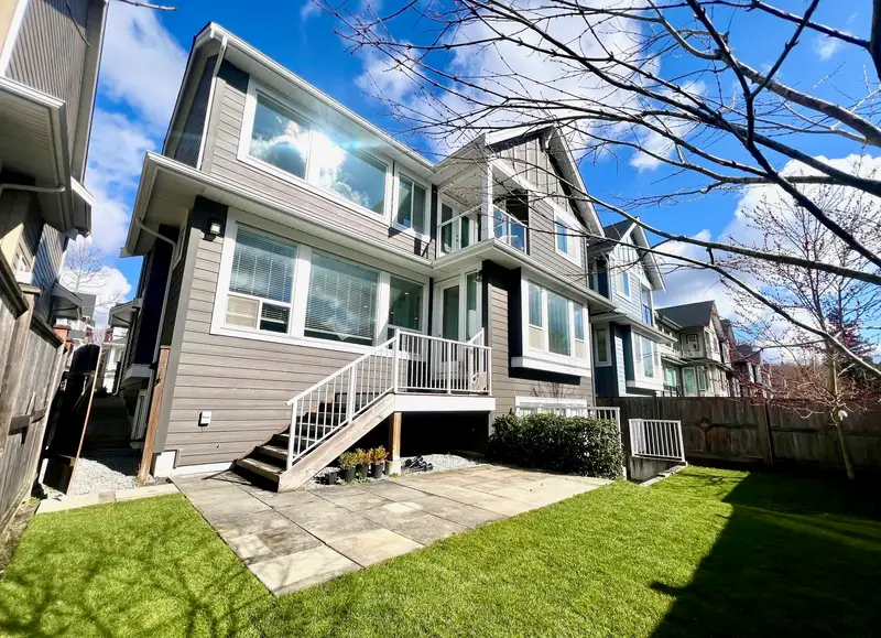 16756 17B AVENUE - photo 3 of 25