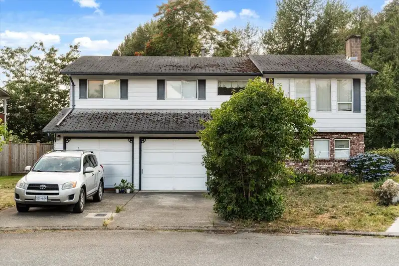 3155 PRINCESS COURT - photo 1 of 31