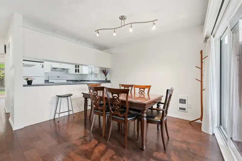 4290 BRIDGEWATER CRESCENT - photo 3 of 33