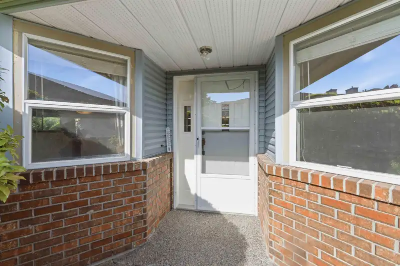 31 8889 212 STREET - photo 2 of 40