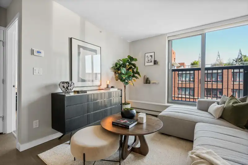 810 66 W CORDOVA STREET - photo 3 of 25