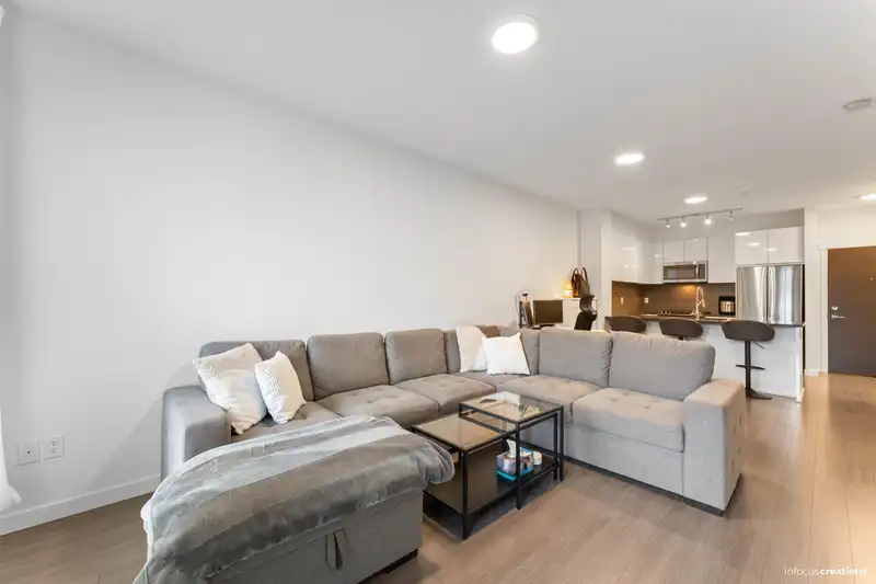 226 15137 33 AVENUE - photo 4 of 33