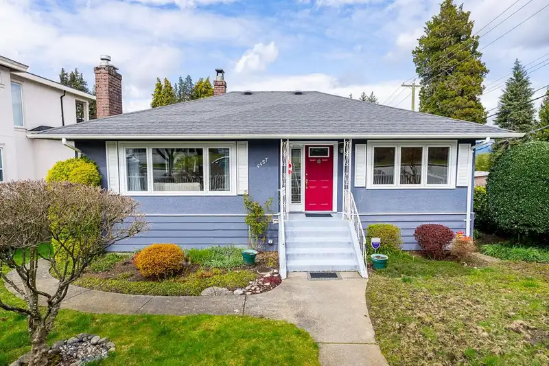 4457 BURKE STREET - photo 2 of 40
