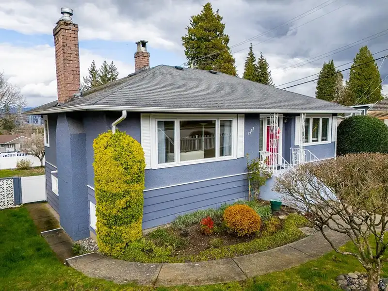 4457 BURKE STREET - photo 4 of 40