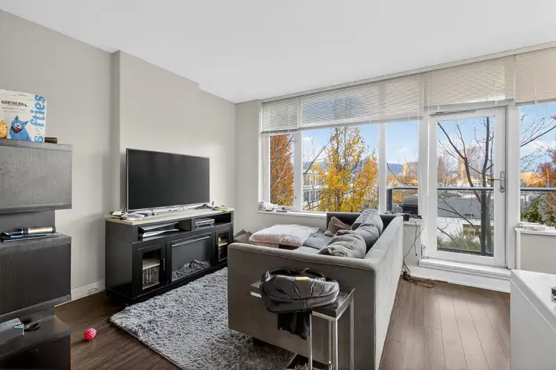 210 1777 W 7TH AVENUE - photo 3 of 18