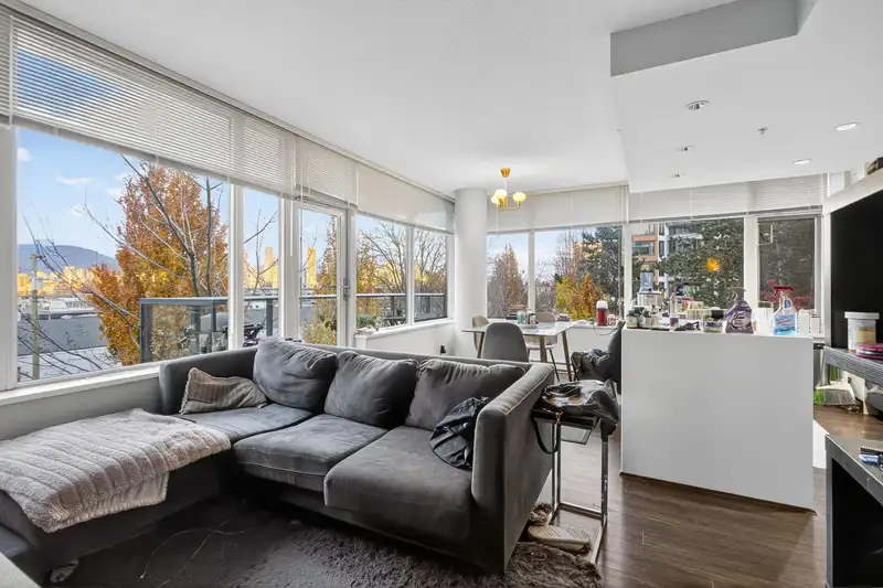 210 1777 W 7TH AVENUE - photo 4 of 18