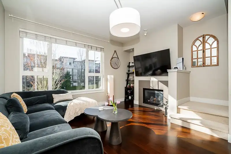 166 2501 161A STREET - photo 2 of 31