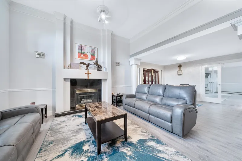 14339 74A AVENUE - photo 3 of 25