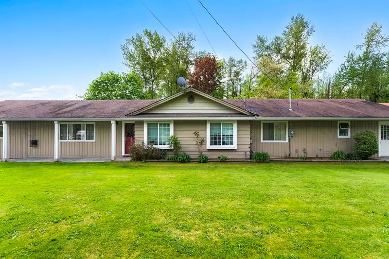 24960 ROBERTSON CRESCENT - photo 2 of 28