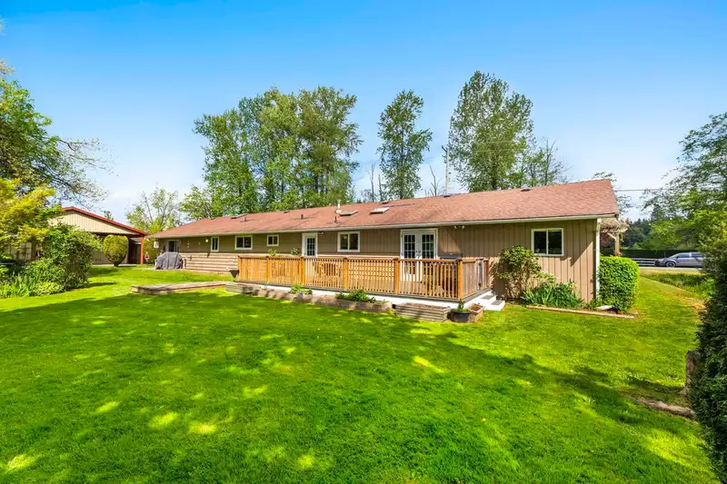 24960 ROBERTSON CRESCENT - photo 3 of 28