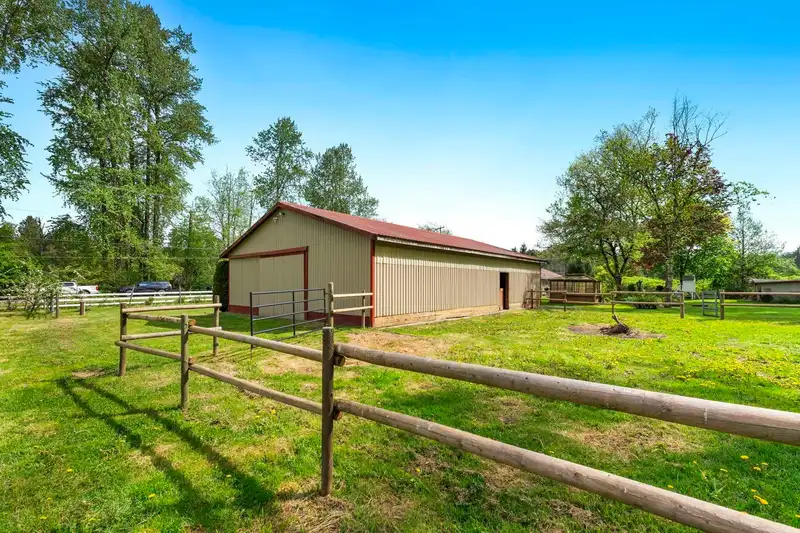 24960 ROBERTSON CRESCENT - photo 4 of 28