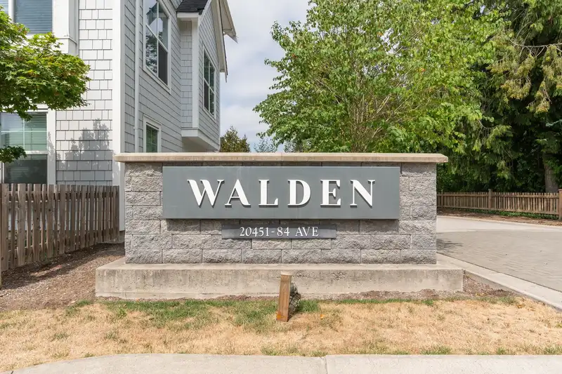 10 20451 84 AVENUE - photo 3 of 40