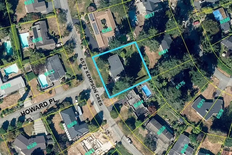 6572 KEMPSON CRESCENT - photo 2 of 40