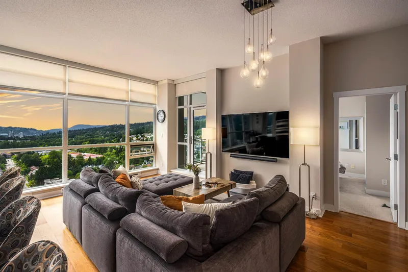 3401 2968 GLEN DRIVE - photo 2 of 25