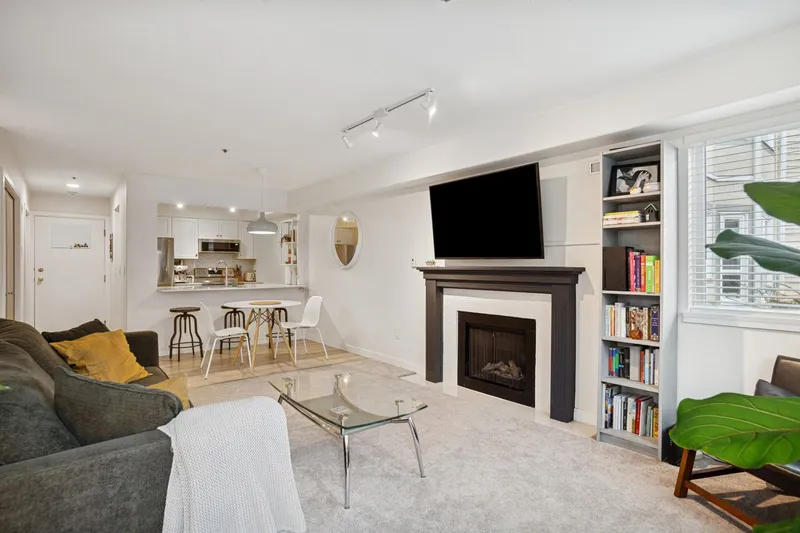 103 1515 E 6TH AVENUE - photo 2 of 24