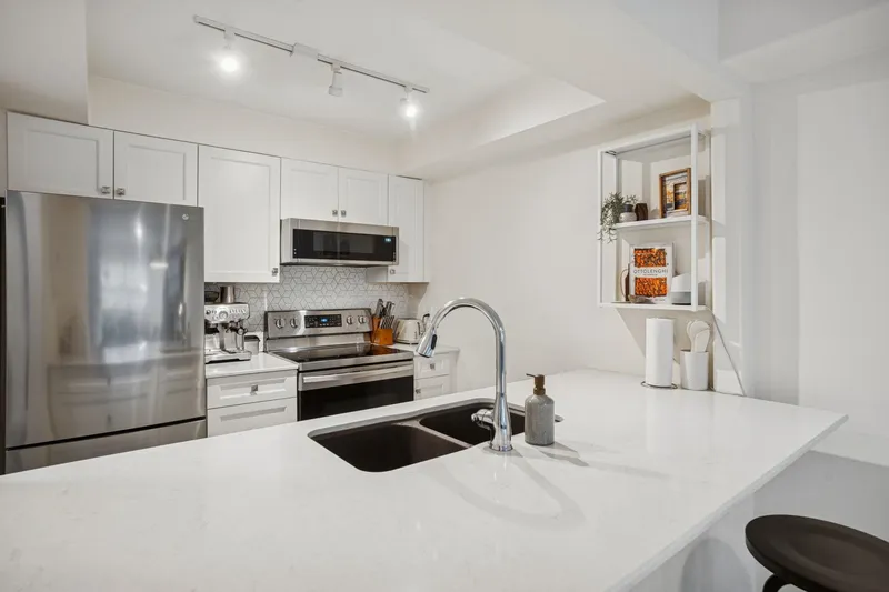 103 1515 E 6TH AVENUE - photo 3 of 24