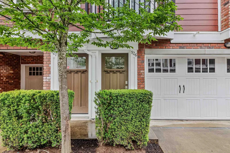 126 20738 84 AVENUE - photo 2 of 25