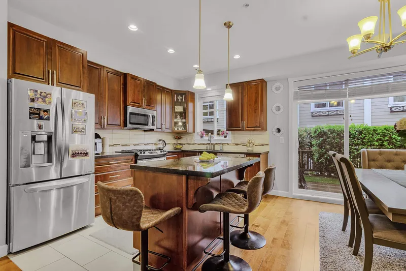 126 20738 84 AVENUE - photo 4 of 25