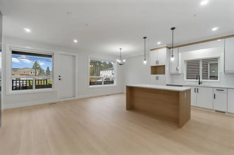 32531 HIGGINBOTTOM COURT - photo 4 of 40