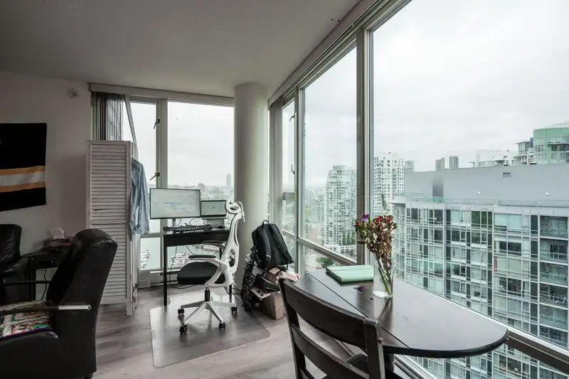3008 1033 MARINASIDE CRESCENT - photo 3 of 24
