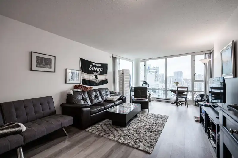 3008 1033 MARINASIDE CRESCENT - photo 4 of 24