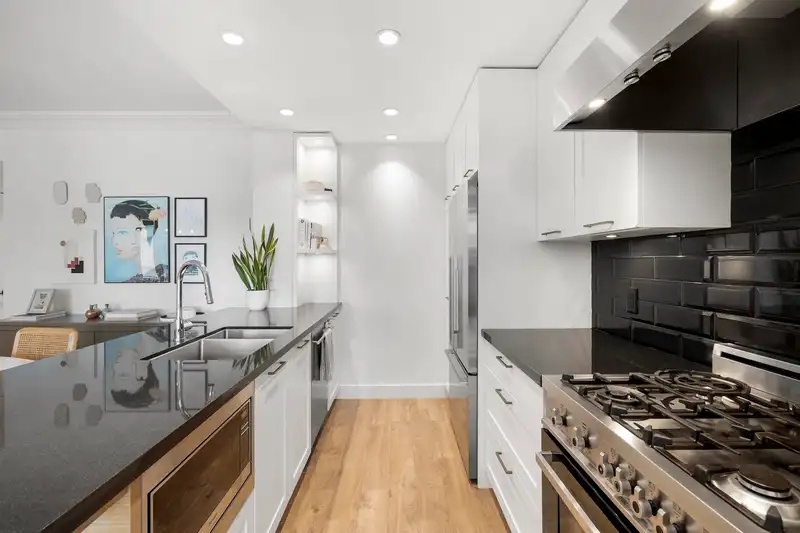 308 168 E 35TH AVENUE - photo 3 of 40