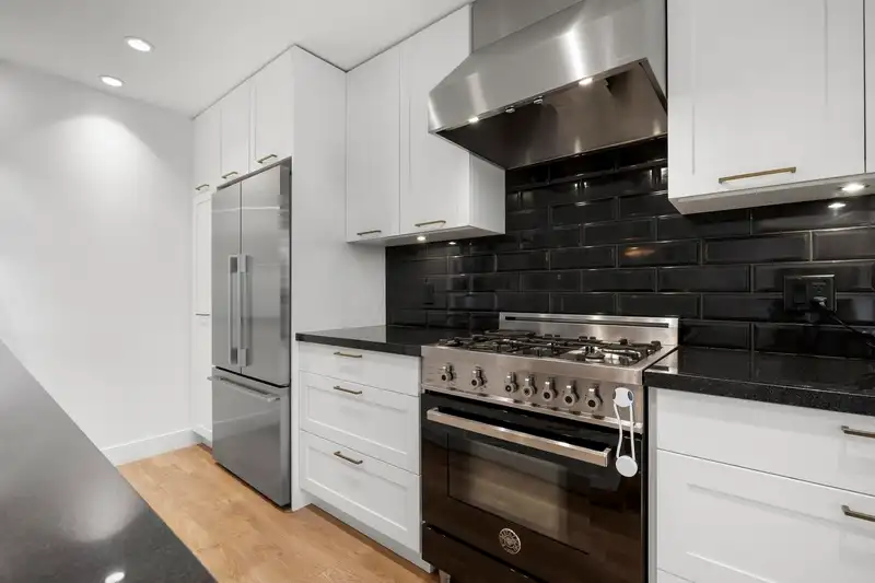 308 168 E 35TH AVENUE - photo 4 of 40