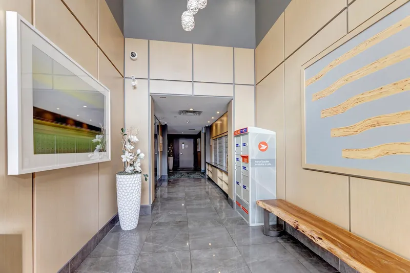 518 9877 UNIVERSITY CRESCENT - photo 2 of 18