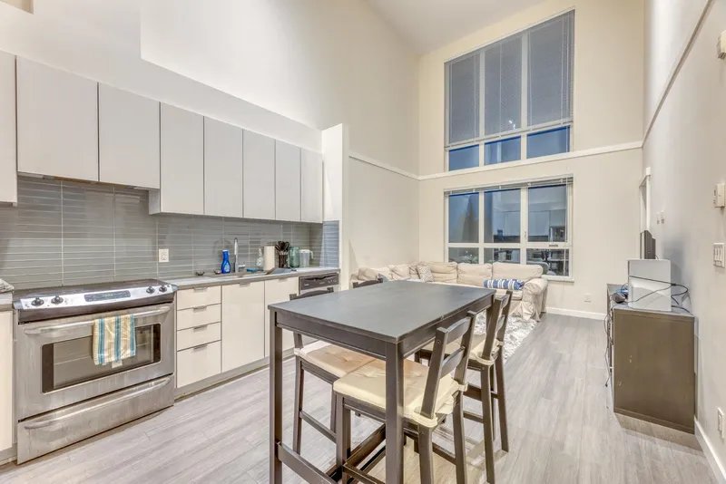 518 9877 UNIVERSITY CRESCENT - photo 3 of 18