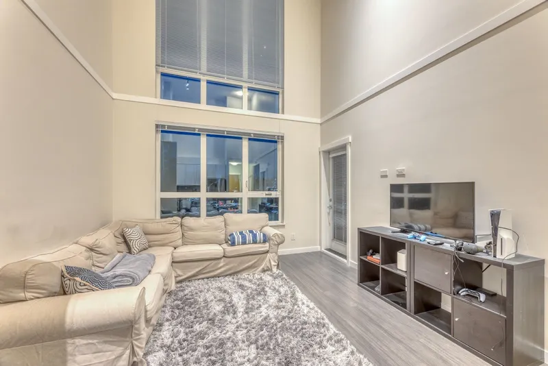 518 9877 UNIVERSITY CRESCENT - photo 4 of 18