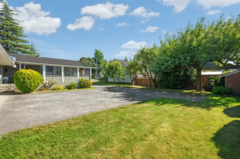 4987 WESTMINSTER AVENUE - photo 4 of 14
