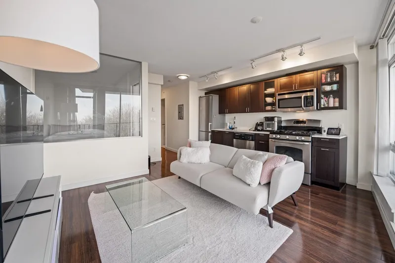 612 4888 NANAIMO STREET - photo 2 of 25