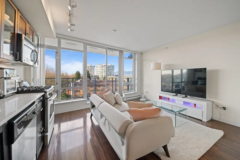 612 4888 NANAIMO STREET - photo 3 of 25