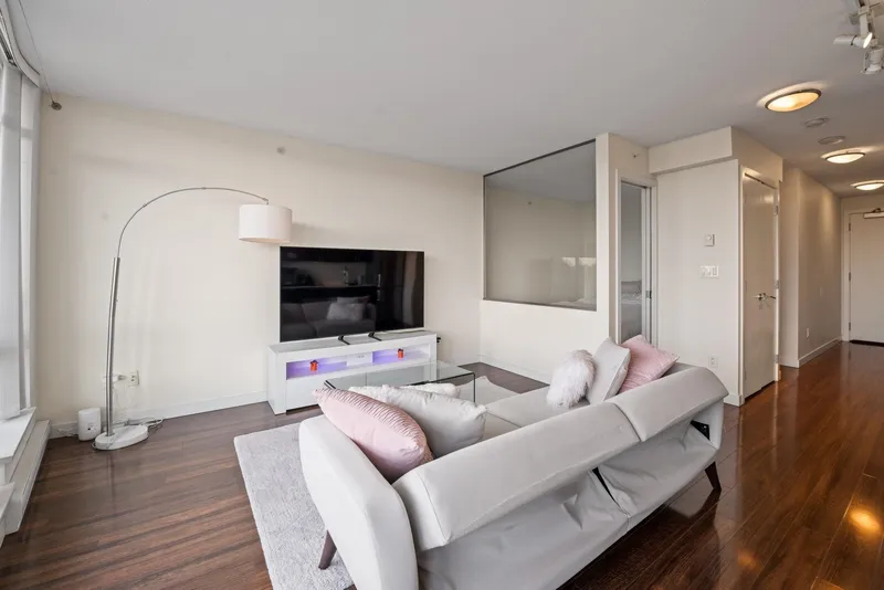 612 4888 NANAIMO STREET - photo 4 of 25