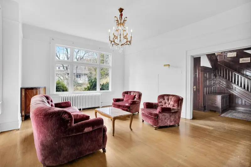 3924 PINE CRESCENT - photo 4 of 25