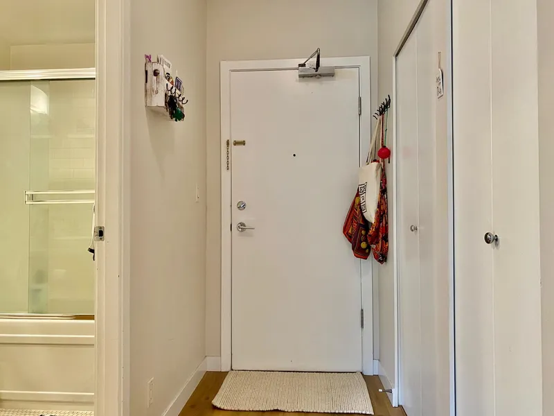 204 1050 SMITHE STREET - photo 2 of 24