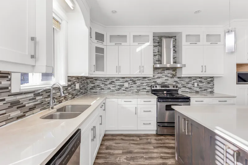 6015 138A STREET - photo 3 of 25