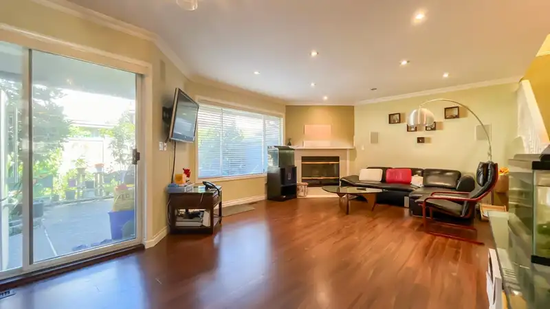 13 7871 FRANCIS ROAD - photo 4 of 31