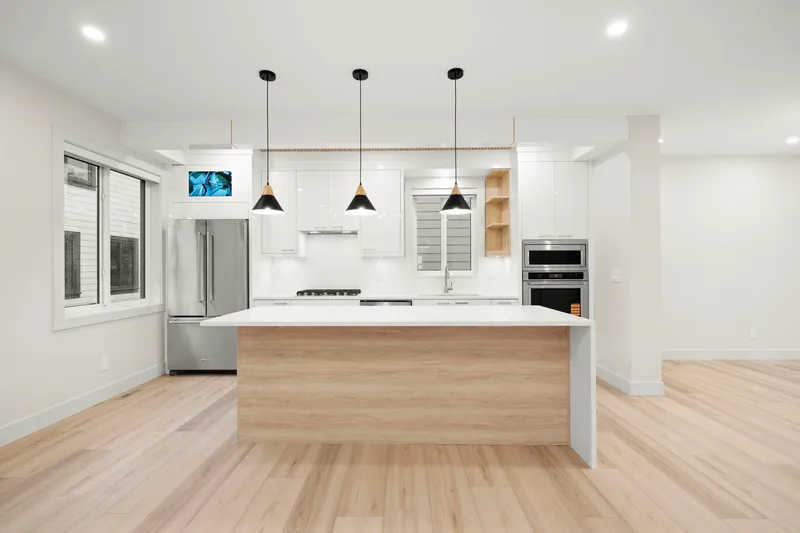 4 3881 HURST STREET - photo 1 of 25