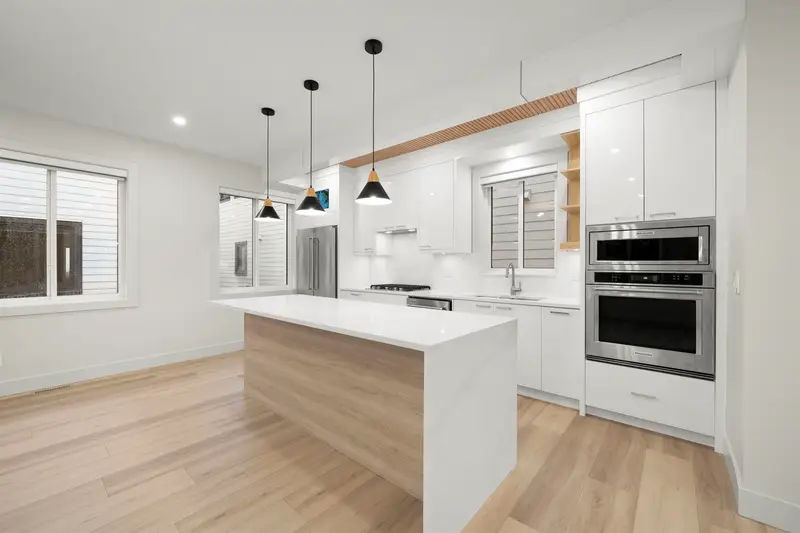 4 3881 HURST STREET - photo 3 of 25