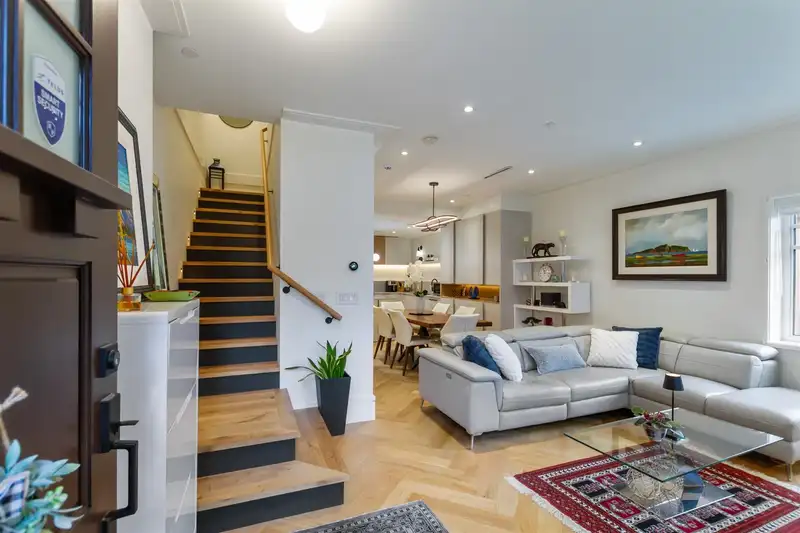 7061 CYPRESS STREET - photo 4 of 19