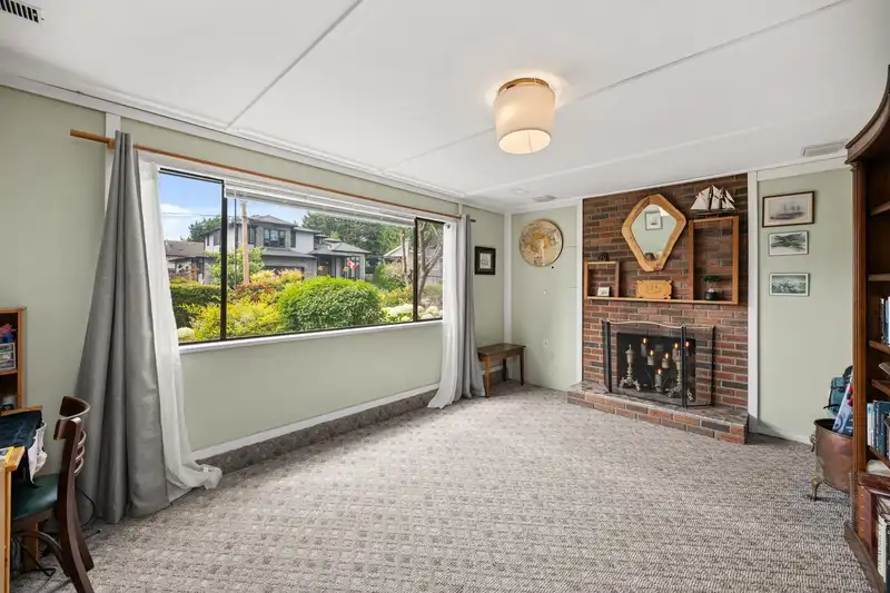 4442 47 STREET - photo 4 of 19