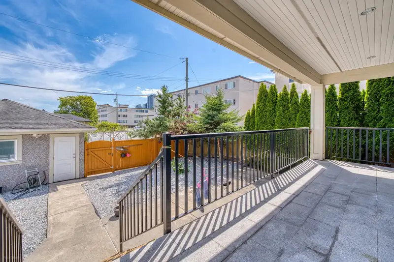 4330 WILLIAM STREET - photo 4 of 35