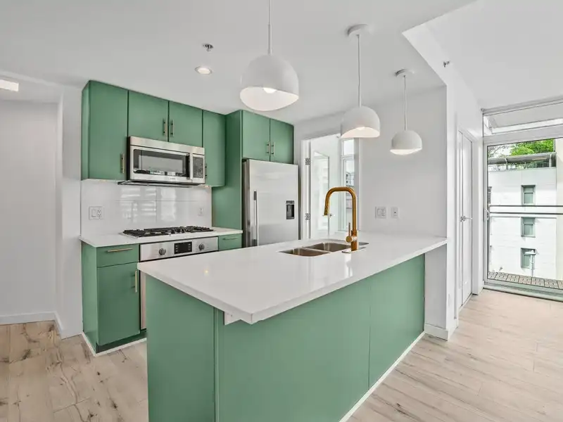 608 88 W 1ST AVENUE - photo 2 of 25