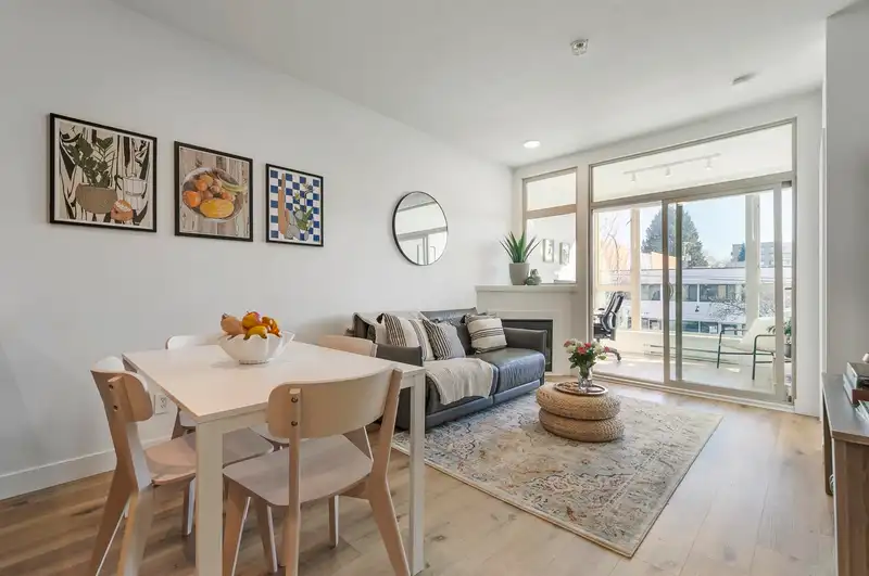 206 688 E 17TH AVENUE - photo 1 of 36