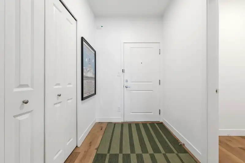206 688 E 17TH AVENUE - photo 2 of 36