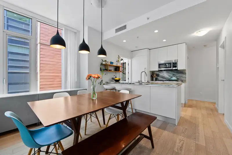 308 2565 MAPLE STREET - photo 3 of 33